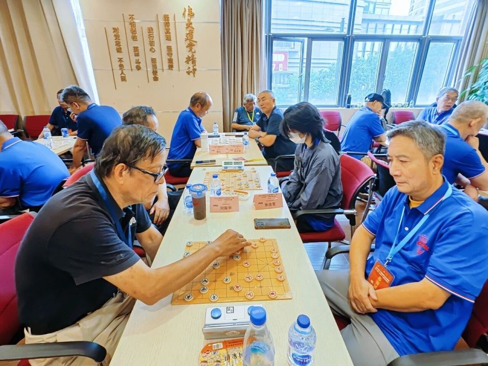 有精度且接, 支队伍