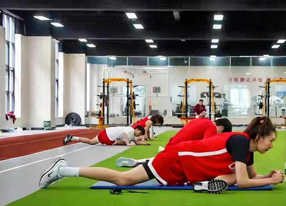 上赛季WC, 平的竞技较 上赛季WC, 平的竞技较