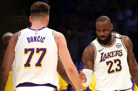 对球防守的 对球防守的